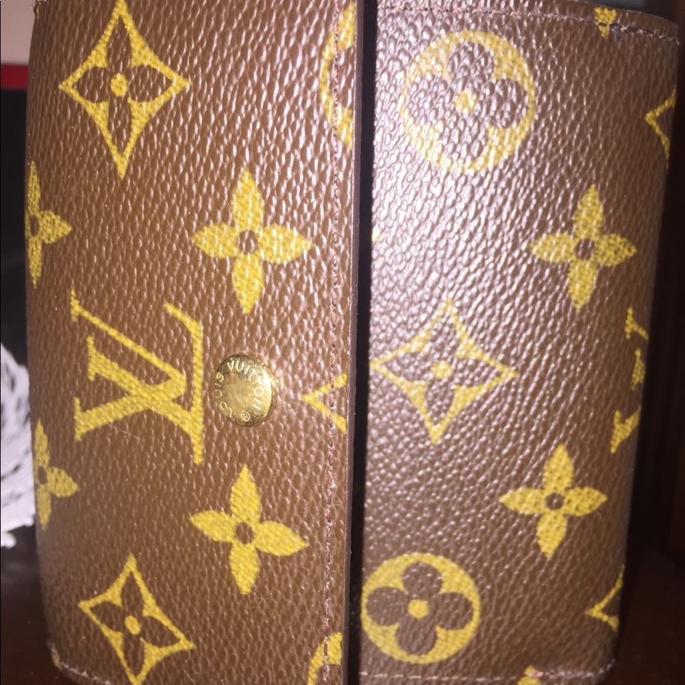 Louis Vuitton Wallet. (Make an offer) - Picture 2 of 8